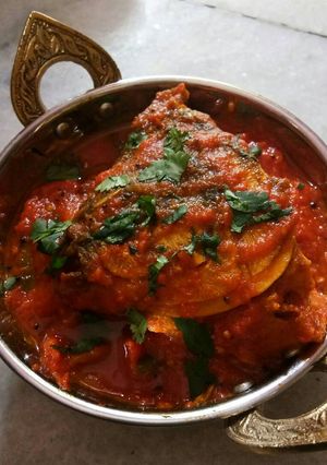 A picture of Fish head tomato gravy.