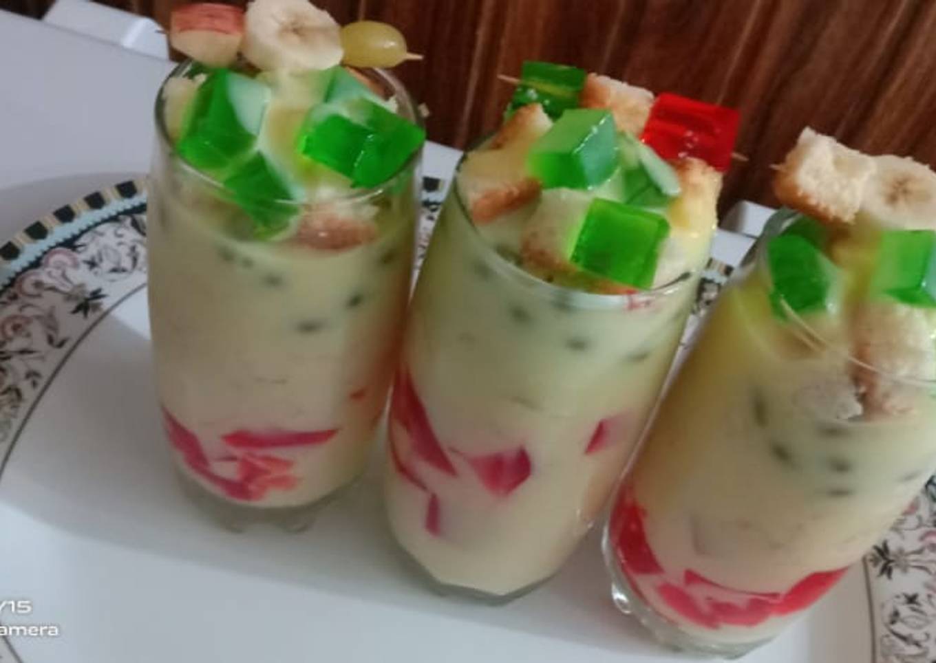 Mango flavour fruit and jelly custard