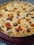 Tarta de harina integral con cebolla, aceitunas negras y morrón