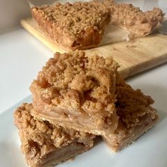 A picture of Apple Pie Squares.