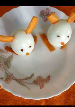 A picture of Fun with egg to make kids eat.