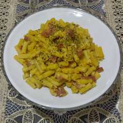 A picture of Makaroni Goreng Daging Burger.