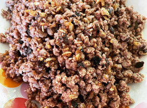 A picture of Stir-fried minced pork with salted Chinese olives.