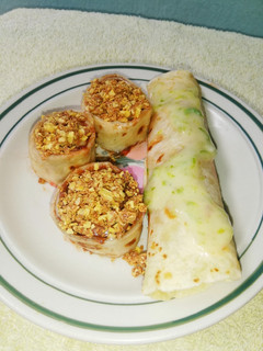 Una foto de Crepe de queso crema, limón y cereza