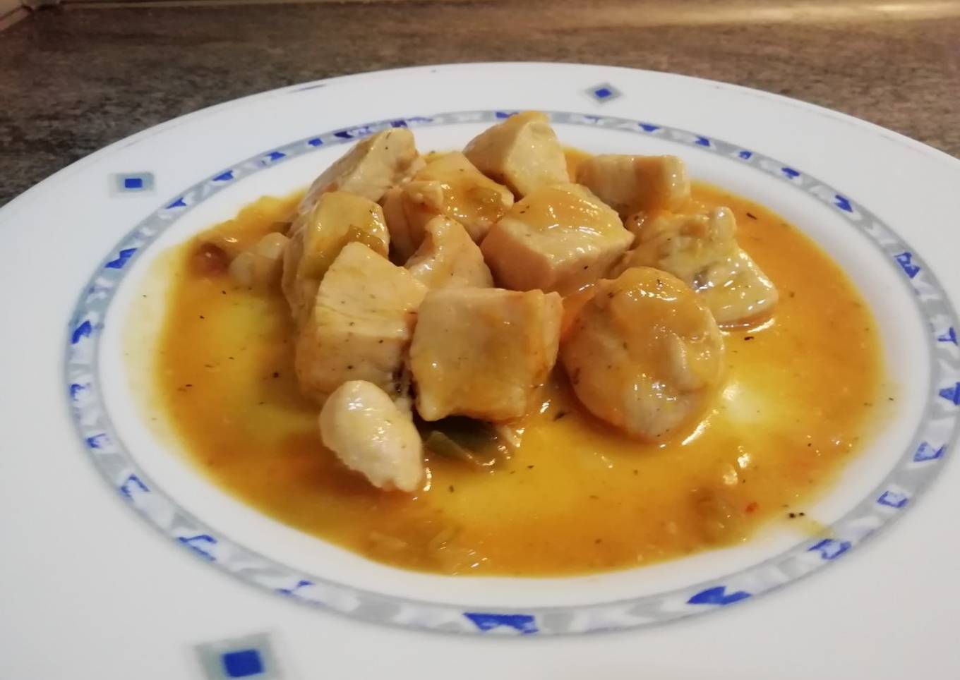 Pollo en salsa