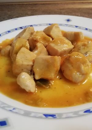 Una foto de Pollo en salsa