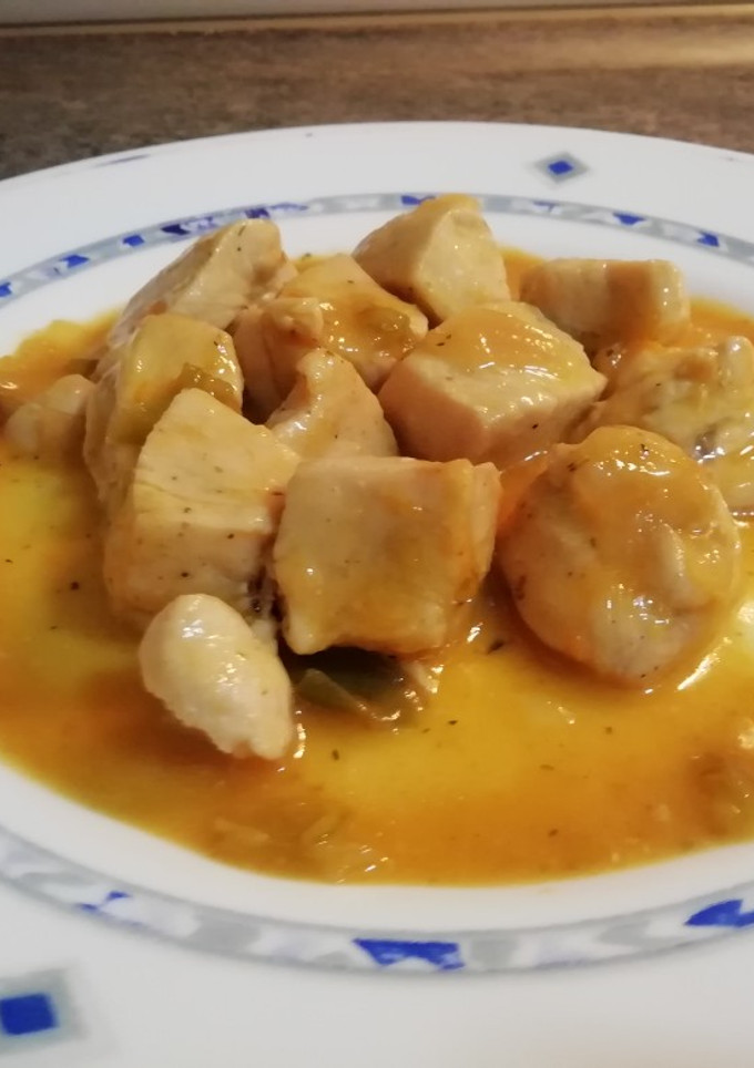 Una foto de Pollo en salsa