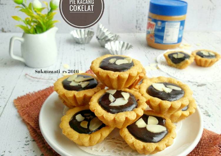Pie Kacang Cokelat Renyah