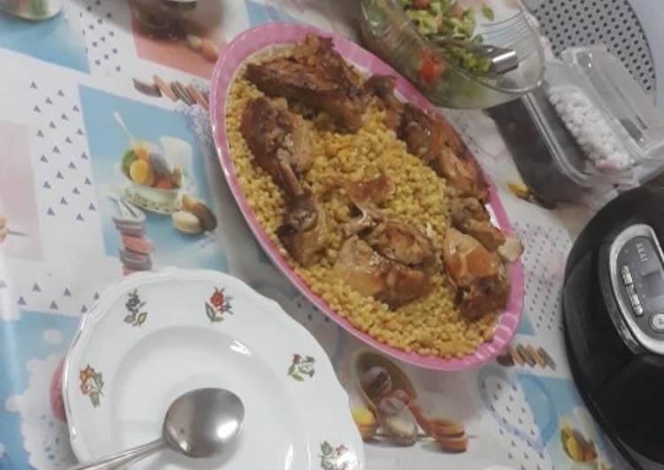 مغربية