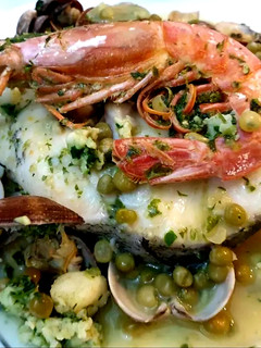 Una foto de 🦐🦐merluza en salsa verde a mi manera🦐🦐