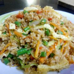 A picture of Left over fried vegetable rice.