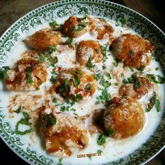 A picture of Moong dal k dahi baray.
