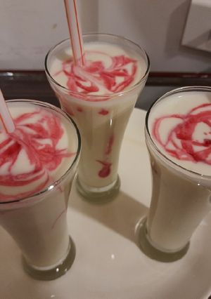 રોઝ લસ્સી (Rose Lassi Recipe In Gujarati) રેસીપી મુખ્ય ફોટો