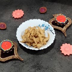 A picture of Namkeen namak paare.