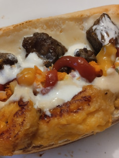 Una foto de Sánduche🥯de carne,🍖queso🧀y plátano🥙maduro🌮