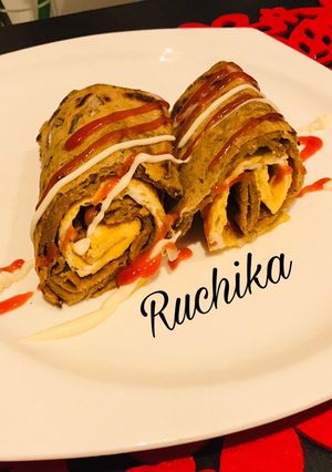 A picture of Egg Parantha Roll.