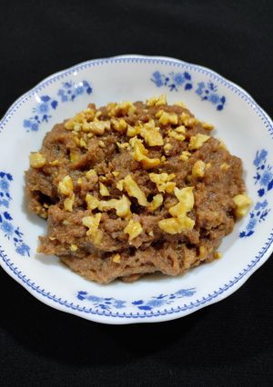 A picture of Sapodilla walnut halwa.
