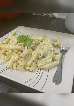 A picture of Pasta in white Sauce 😋.