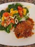 Costilla de cerdo con naranja y ensalada de rúcula