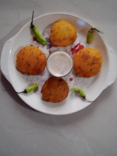 આલુ પૂરી (Aloo Poori Recipe In Gujarati) રેસીપી મુખ્ય ફોટો
