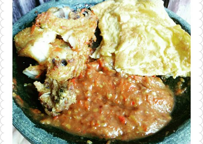 5 Cara Buat Ayam Penyet Telur Dadar And Sambel Terasi Yang Cepat