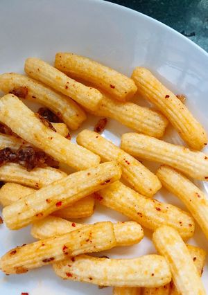Hình của món Nui chiên tỏi ớt.
