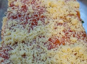 Una foto de Canelones de acelga con salsa de paprika