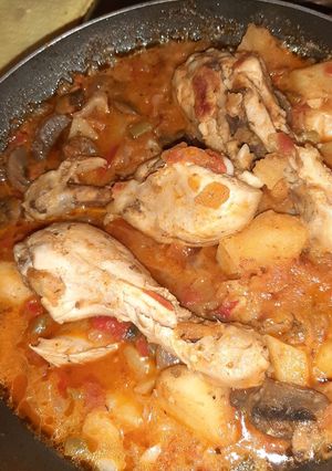 Una foto de Pollo con champiñones