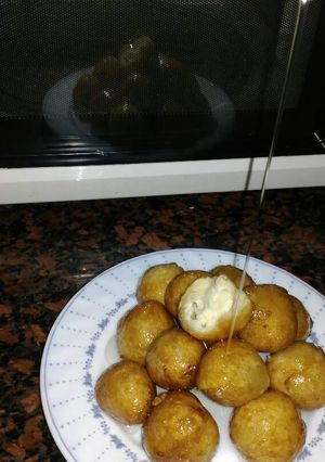 A picture of Awama with Cream Filling.