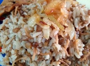Una foto de Arroz de Palito con Lentejas y cebolla Caramelizada