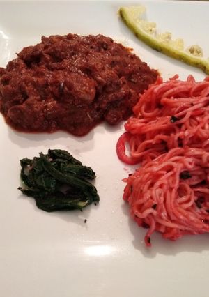 A picture of Braised liver with noodles and spinach.