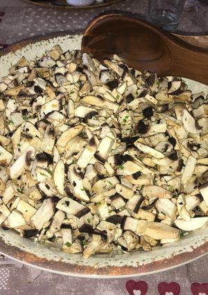 Una foto de Ensalada de champiñones crudos