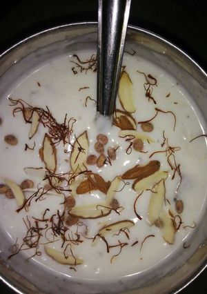 ड्राई फ्रूट'स स्वीट योगर्टस (Dry fruit's Sweet Yogurts recipe in hindi) रेसिपी मुख्य फोटो