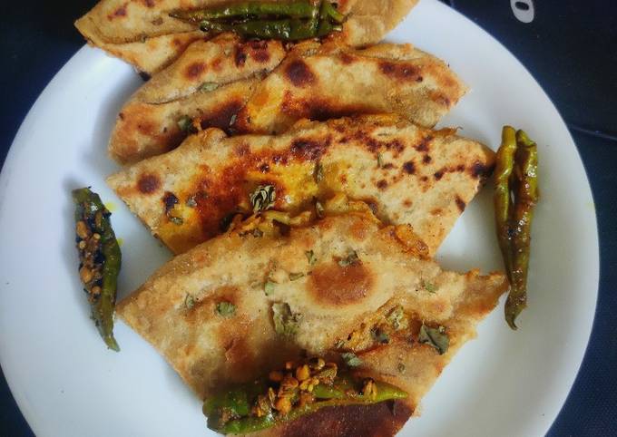 मिक्स सब्ज़ी पराठा Mix Sabzi Paratha Recipe In Hindi रेसिपी बनाने की विधि In Hindi By Bishakha