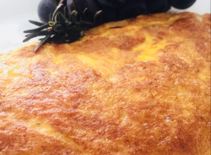 Una foto de Omelette con jamón serrano y queso