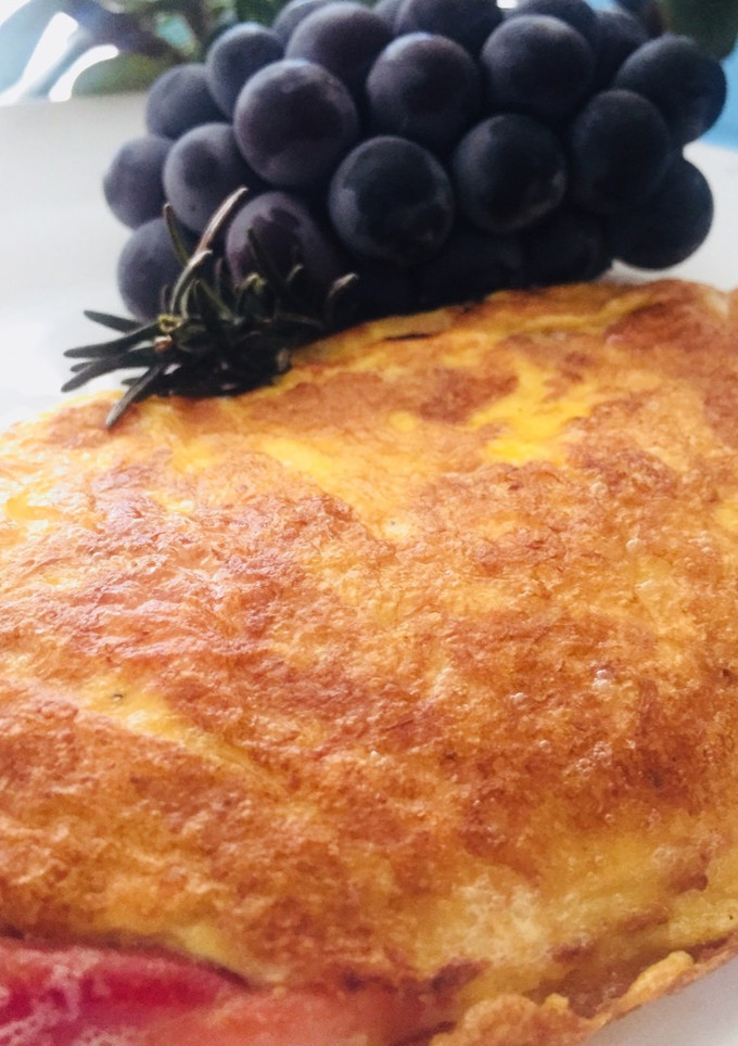 Una foto de Omelette con jamón serrano y queso