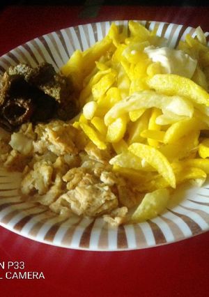 A picture of Fried chips and flavoured spiced egg.