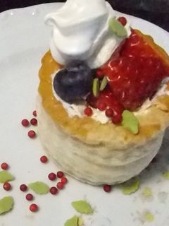 Una foto de Volovanes de frutos rojos