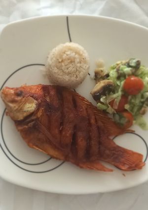 Una foto de Arroz con coco y mojarra frita #asisabecolombia