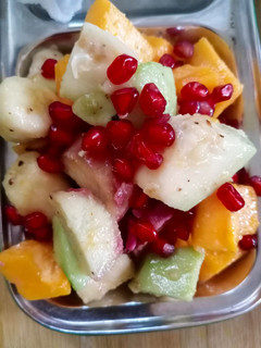 फलाहारी फ्रूट चाट (falahari fruit chaat recipe in Hindi) रेसिपी मुख्य फोटो