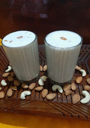 ড্রাই ফ্রুটস্ মিল্কশেক(Dry fruits milkshake recipe in bengali) রেসিপির প্রধান ছবি