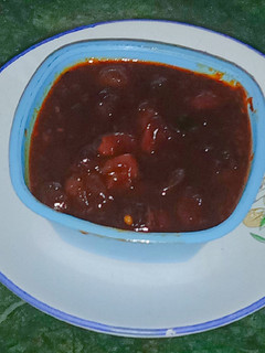 काले अंगूर की खट्टी मीठी चटनी(Kale angoor ki khatti meethi chutney recipe in hindi) रेसिपी मुख्य फोटो