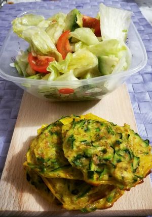 Foto di Frittelle di zucchine al forno con farina integrale e un po' di peperoncino