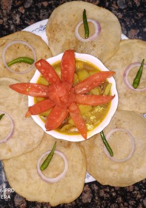 হিং এর কচুরি আর কাবলি ছোলা দিয়ে আলু র তরকারি (hing kachuri kabli chola torkari recipe in Bengali) রেসিপির প্রধান ছবি
