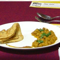 A picture of Chole bhature.