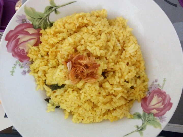 Langkah Gampang Membikin Resep  Nasi kuning ricecooker praktis yang Bikin Ngiler, Bikin Ketagihan