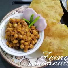 A picture of Aata Bhature with Chole.