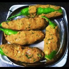 A picture of Mirchi pakoda.