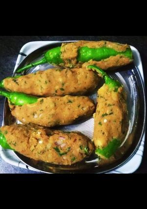 A picture of Mirchi pakoda.