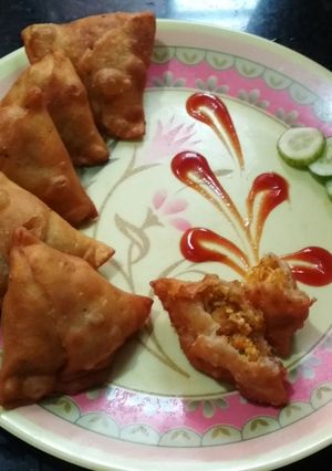 चिजी छोले समोसा रेसिपी मुख्य फोटो